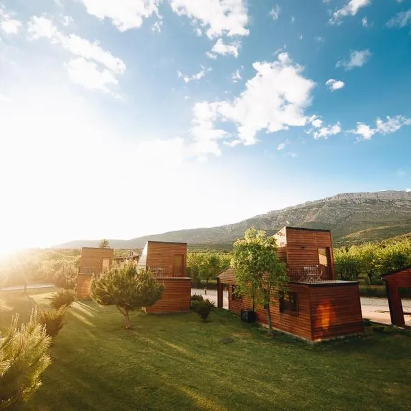 Vall d'Àger Resort & Camping，位于La Baronia de Sant Oisme的酒店