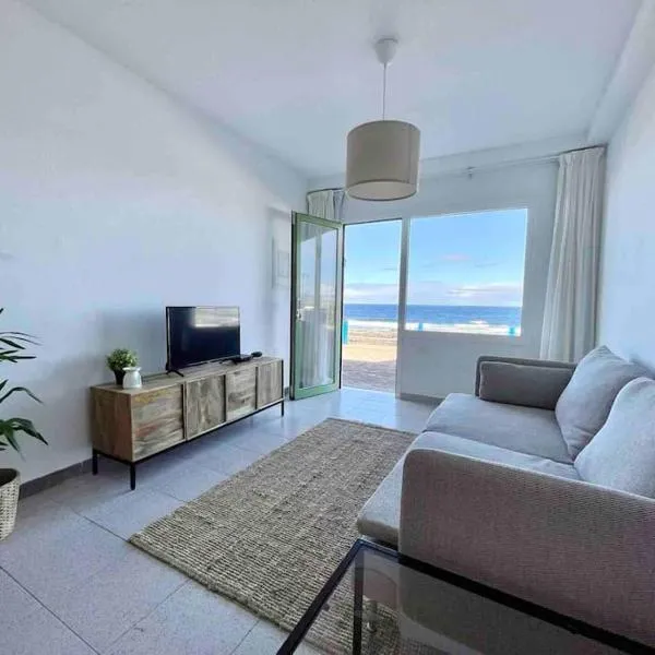 Weybeach1 -shared terrace,ocean view,sea frontline，位于Caleta de Caballo的酒店