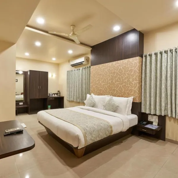 Hotel Atria, Kolhapur- Opposite To Central Bus Station，位于Wadgaon的酒店