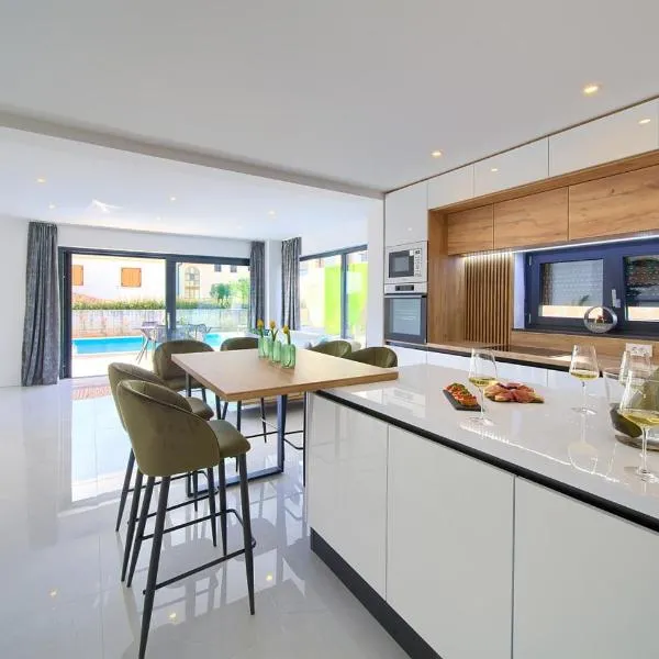 Apartment Rosa，位于马林斯卡的酒店