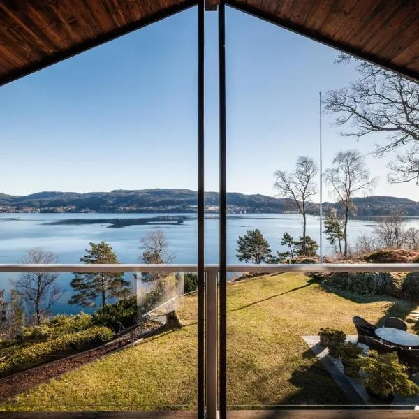 Villa Arboretet - Seaside villa with private pool & infrared sauna in the heart of Arboretet, Bergen，位于卑尔根的酒店