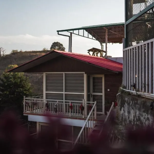 Shivalaya Resort By Evaan, Near Kaichi Dham，位于奈尼塔尔的酒店