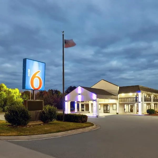 Motel 6 Scottsboro, AL Hwy 72，位于Rainsville的酒店