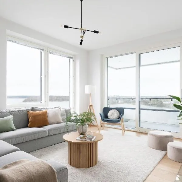 Luxury penthouse with stunning sea views & private sauna，位于赫尔辛基的酒店