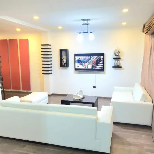 Bello Horizonte, Dep grande con parqueadero，位于昆卡的酒店