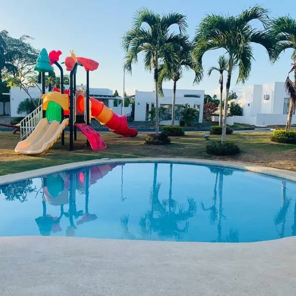 Enjoy a beautiful beach house in Panamá，位于El Perico的酒店