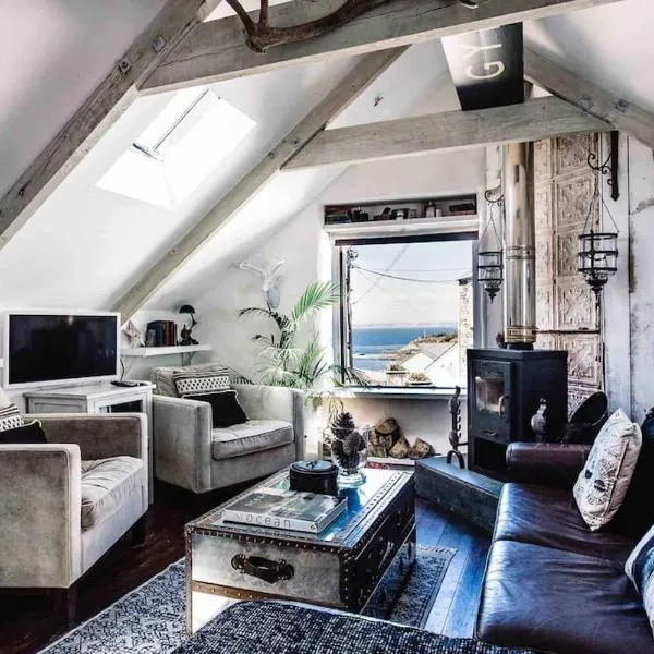 The Old Stores, Luxury beach side selfcatered holiday cottage above the beach，位于波思利文的酒店