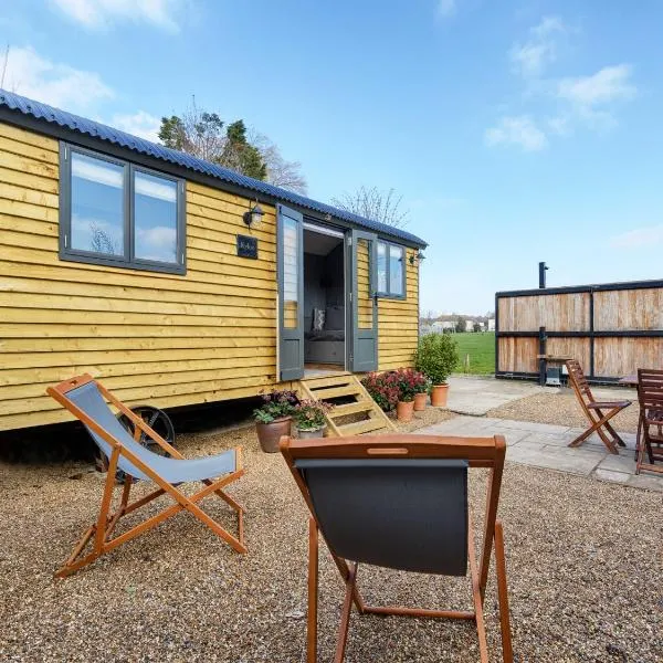 Pass the Keys Whitstable Shepherds Hut minutes from the Harbour，位于惠茨特布尔的酒店