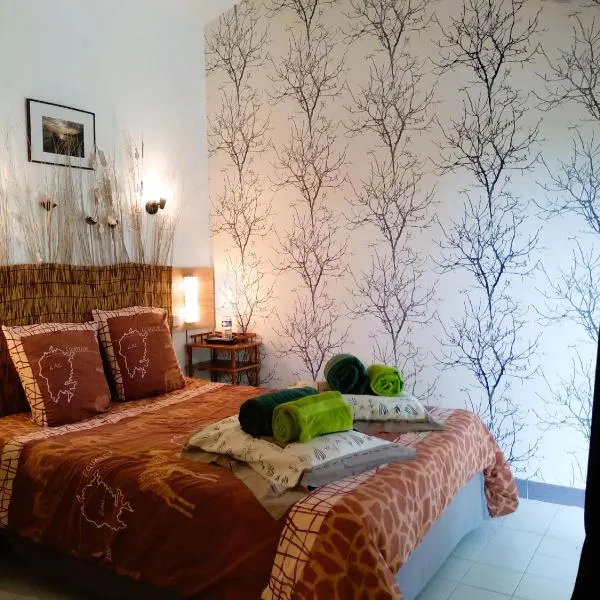 Chambre Indépendante Piscine, Parc, Cuisine...，位于Brézilhac的酒店