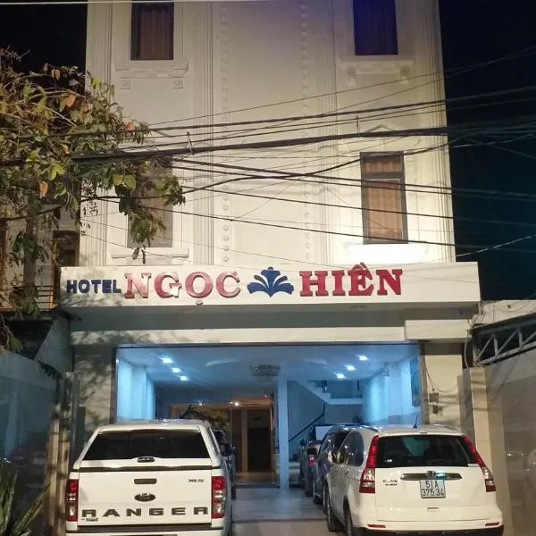 Khách Sạn Ngọc Hiền，位于Tân Tạo的酒店