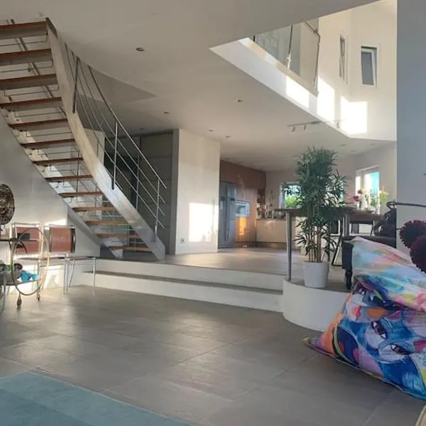 Modern stor villa nära havet och 10 min till city,位于哥德堡的酒店