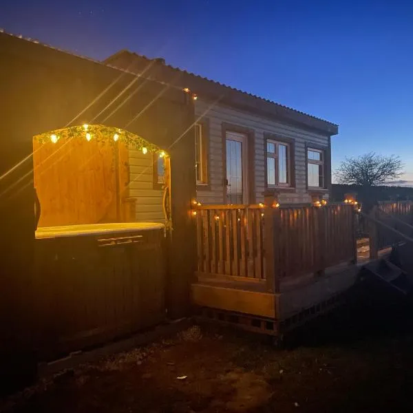 Keepers Shepherd hut with Hot Tub，位于惠特比的酒店