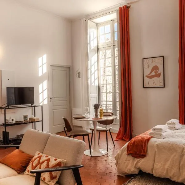 Superbe appartement de charme à 10mn de Saint-Rémy，位于诺沃的酒店