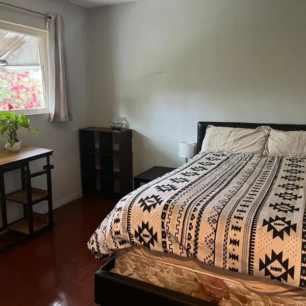 Great Value Peaceful Room in LA，位于哈仙达岗的酒店