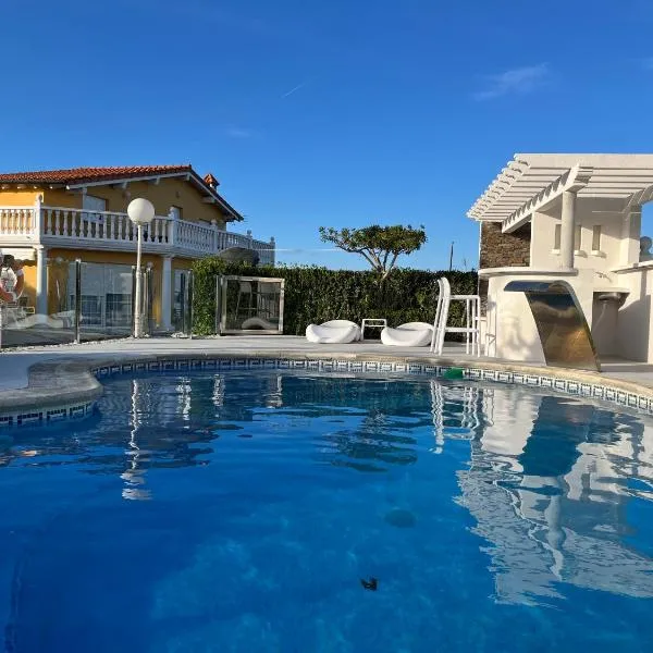 Robayera Family Beach Home，位于Miengo的酒店