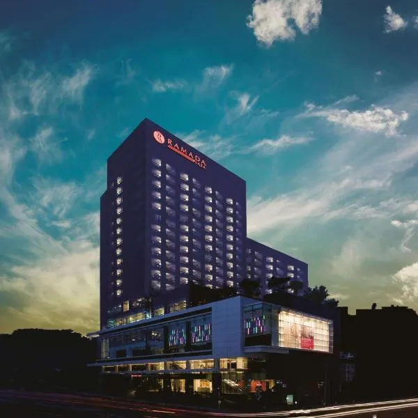 水原华美达广场酒店，位于水原市的酒店