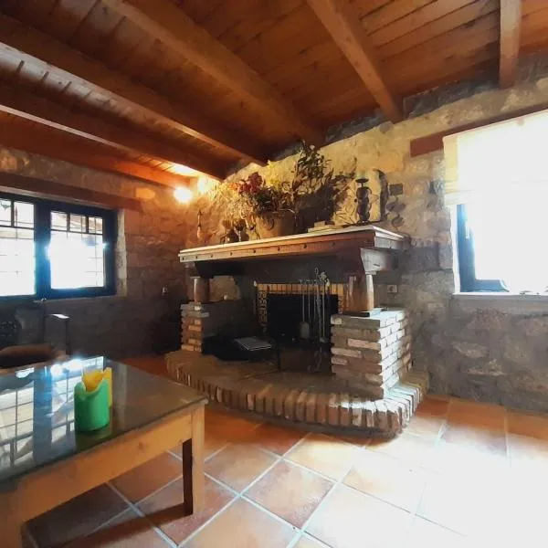 Chalet Montagne，位于Váryiani的酒店