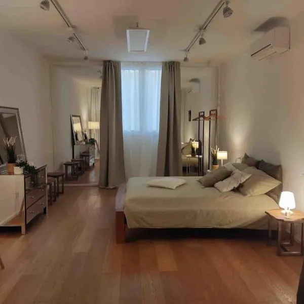 Interno4home: In centro storico con posto auto，位于费拉拉的酒店