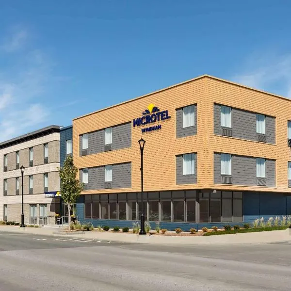 Microtel Inn & Suites by Wyndham Lachute，位于Lachute的酒店