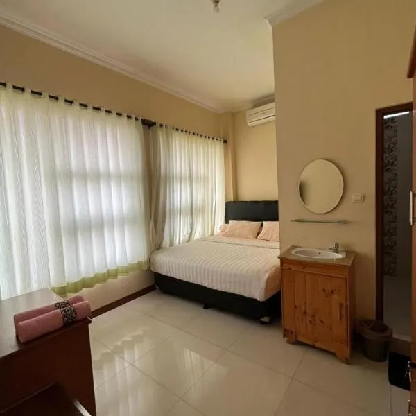 G10 Guest House Near Asia Afrika Bandung，位于万隆的酒店