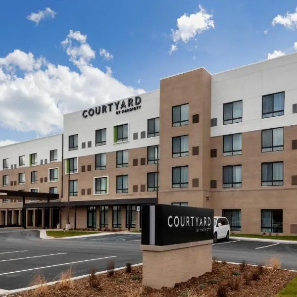 Courtyard by Marriott East Lansing Okemos，位于Holt的酒店