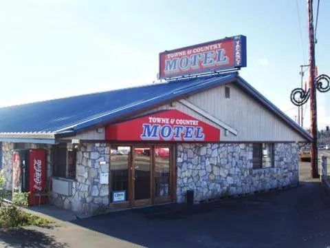市镇乡村汽车旅馆，位于纽伯格的酒店