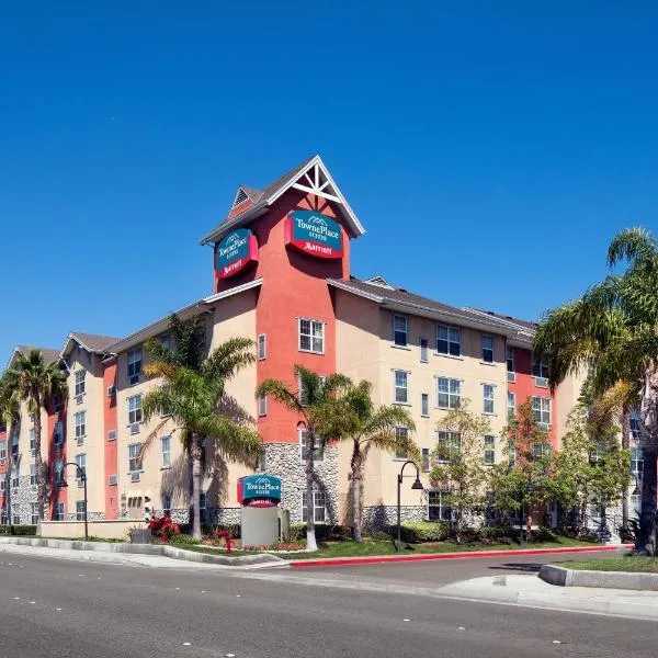 洛杉矶拉克斯曼哈顿海滩镇广场套房酒店，位于霍桑的酒店