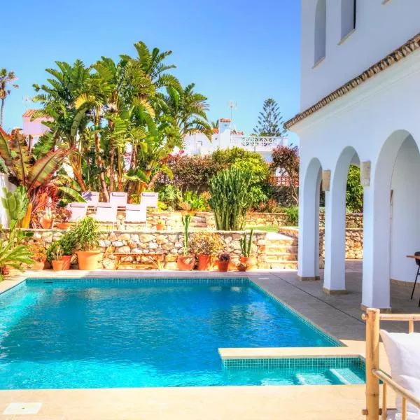 Villa Mas Tranquila - A stylish villa with pool 150 m from the beach，位于科尼尔-德拉弗龙特拉的酒店