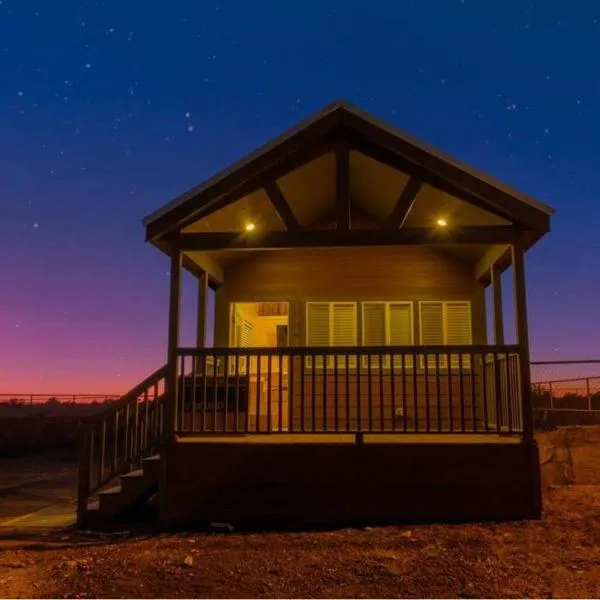 037 Tiny Home nr Grand Canyon South Rim Sleeps 8，位于瓦莱的酒店