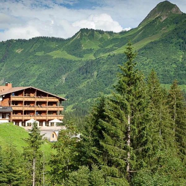 Das alpine Lifestyle Berghotel Madlener，位于Schnepfau的酒店
