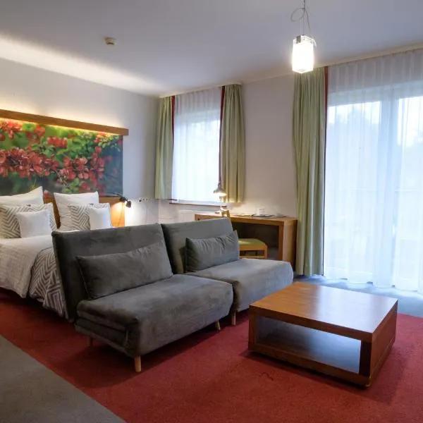 Hotel Szarlota - Kompleksowo na Kaszubach，位于科希切日纳的酒店