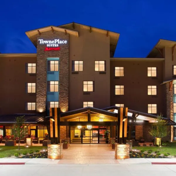 TownePlace Suites by Marriott Carlsbad，位于Loving的酒店