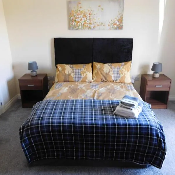 Double room with ensuite, tea & coffee, Falkirk, Scotland，位于Carron的酒店