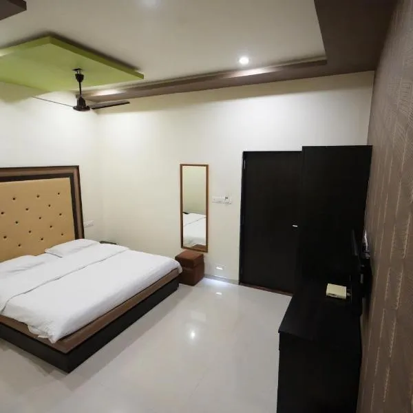 Hotel Ravi Residency，位于Chaklāsi的酒店