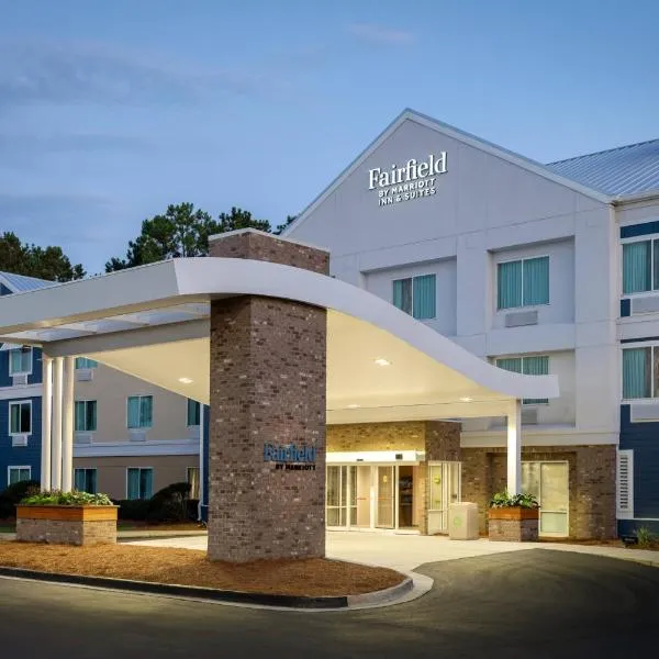 萨凡纳机场法尔费尔德旅馆&套房酒店，位于Rincon的酒店