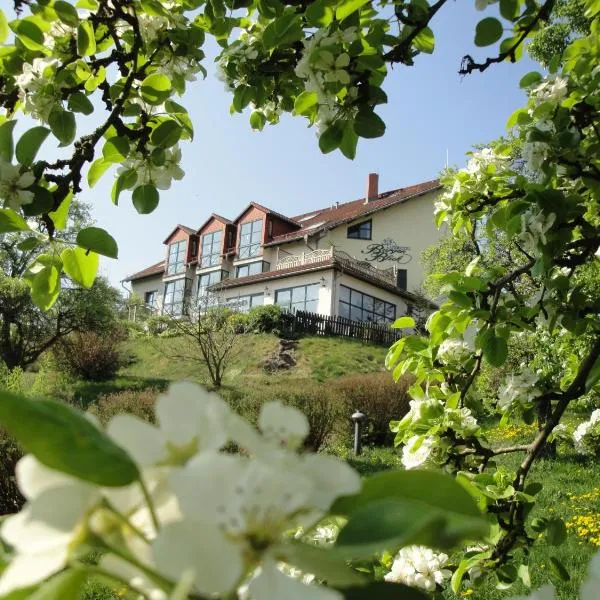 Landhotel BurgenBlick Garni & Tagungshotel，位于Wachsenburg的酒店