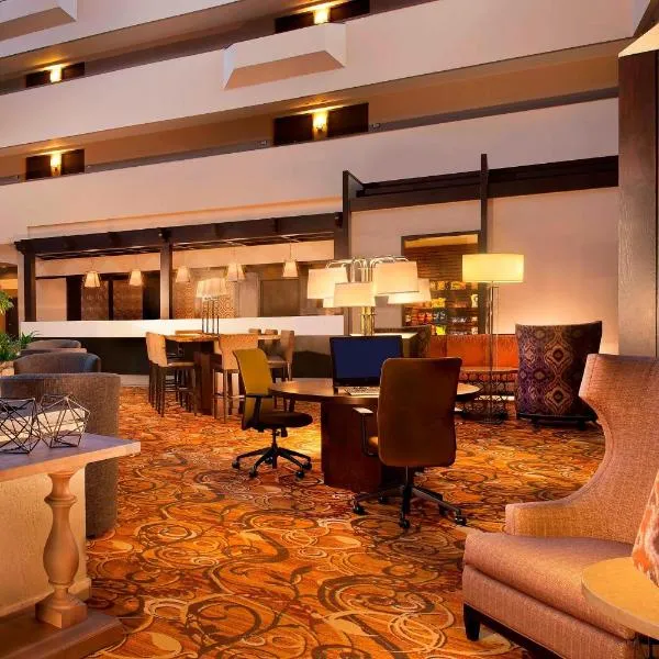 Sheraton Minneapolis West Hotel，位于明尼通卡的酒店