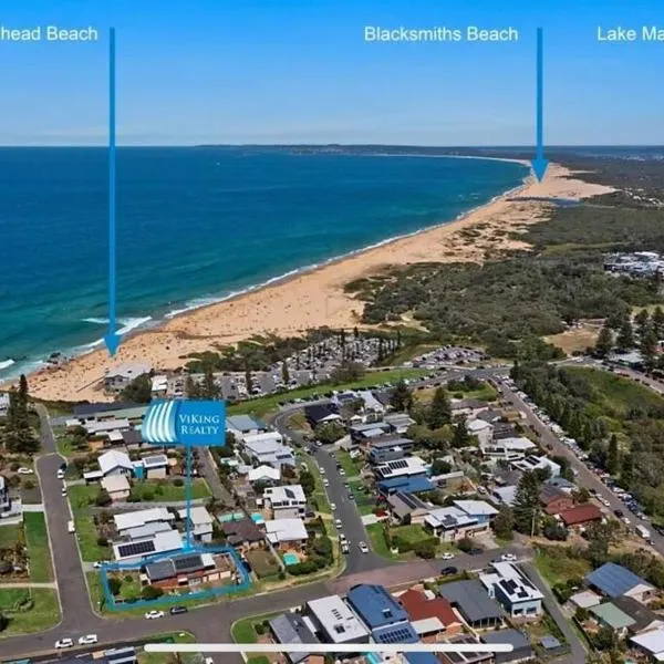 Cheerful Beach house at Redhead Beach，位于Redhead的酒店