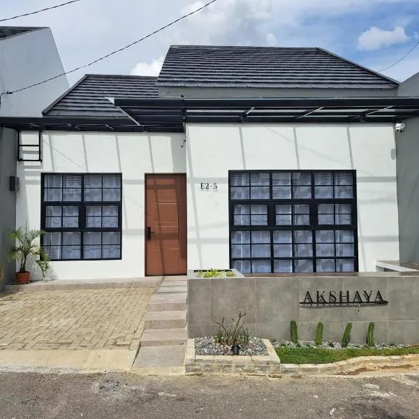 AKSHAYA VILLA SUKABUMI，位于苏加武眉的酒店