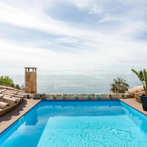 Villa con Infinity pool，位于罗列特海岸的酒店