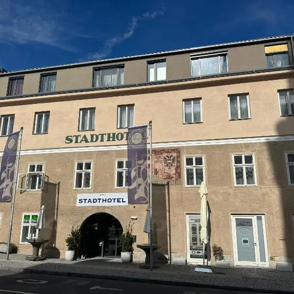 斯塔德韦德霍芬安德尔塔瓦酒店，位于Groß-Siegharts的酒店