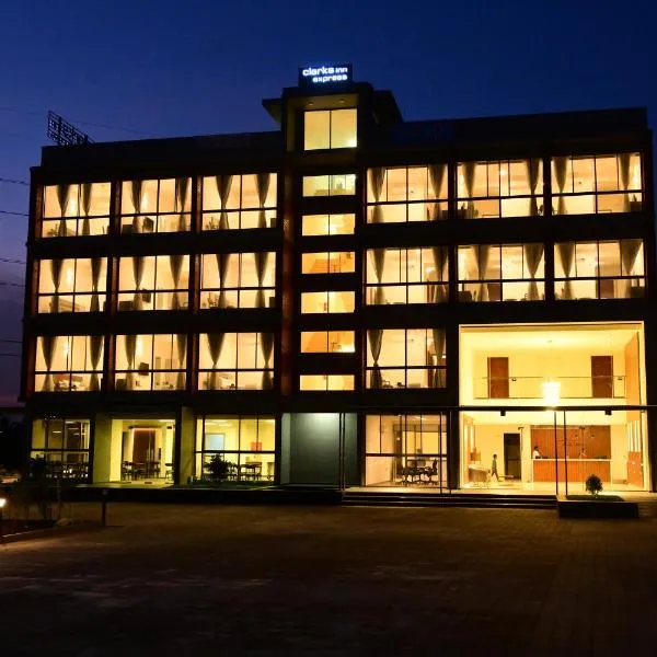 Clarks Inn Express, KRS road-Mandya, Mysore，位于Krishnarājāsāgara的酒店