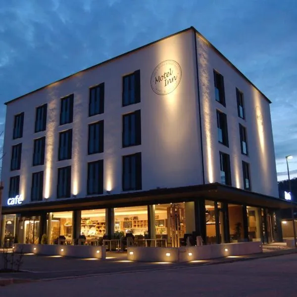 因河畔辛巴赫汽车旅馆，位于Niedergottsau的酒店