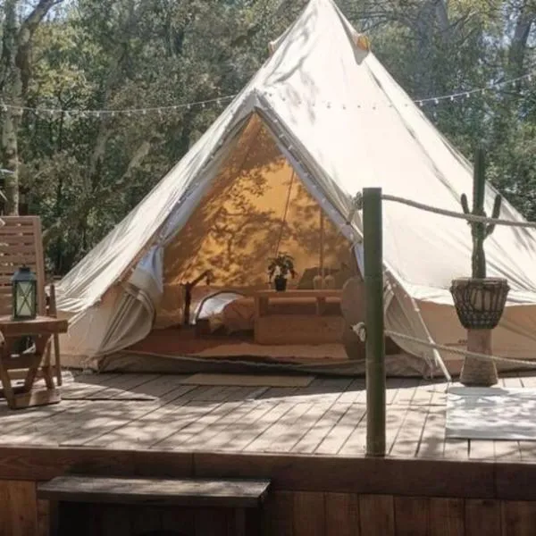 Évasion en pleine nature, Tipi insolite et Jacuzzi au Pont du Gard !，位于韦尔-加尔桥的酒店