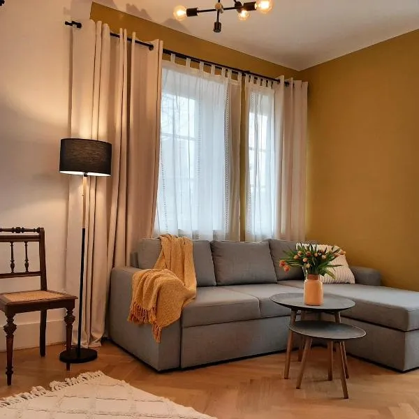 Apartment 4-6 Personen I 80qm I Altstadt I Dachterasse I Parkplatz，位于施特劳宾的酒店