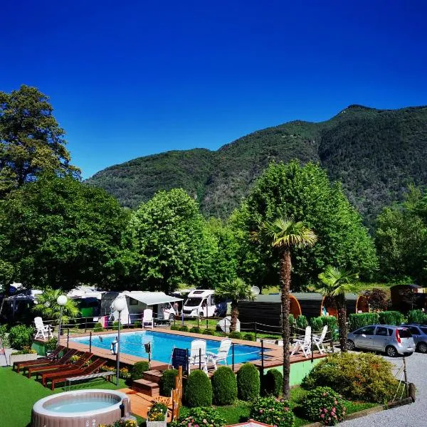 Camping Melezza，位于洛达诺的酒店