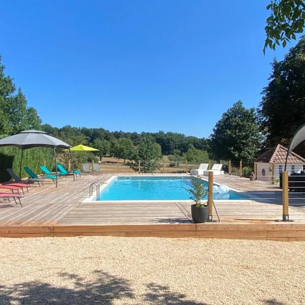 Les Hauts Cottages，位于Coulaures的酒店