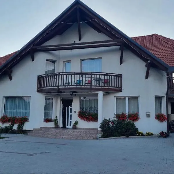 Kincses Panzió，位于Vărşag的酒店