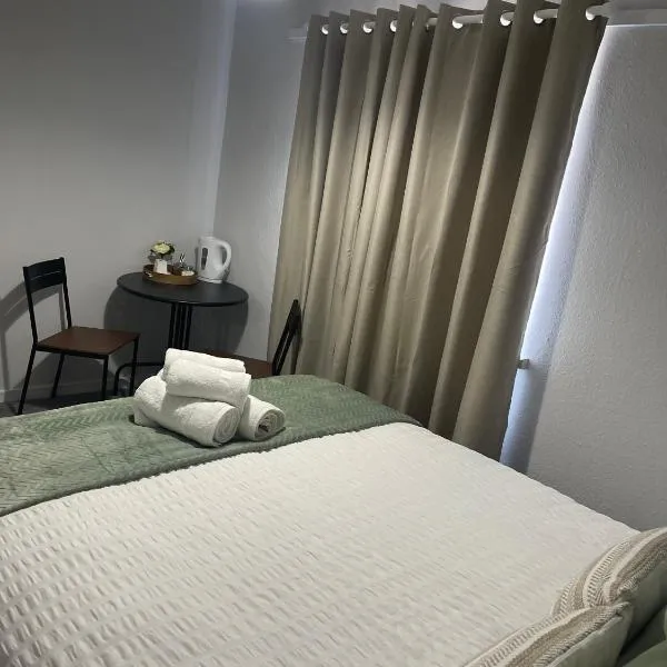 cozy room Shared House，位于布里斯托的酒店