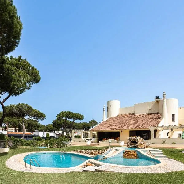 Home Out Vila do Lince - 8 Ensuite, Heated Pool & Gym - Marina Vilamoura，位于维拉摩拉的酒店
